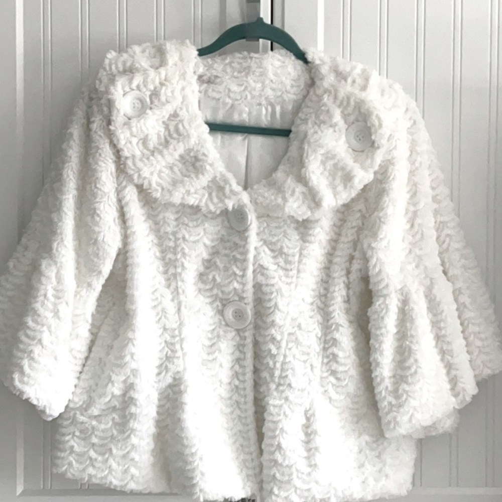 NEW White, retro style, bubble sleeves & pockets 😁